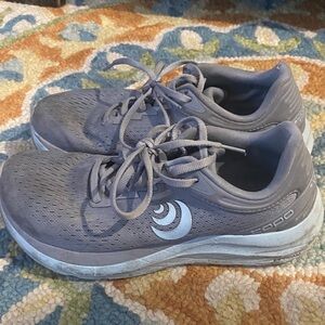 Topo Athletic  Phantom 3 Gray Running Shoes